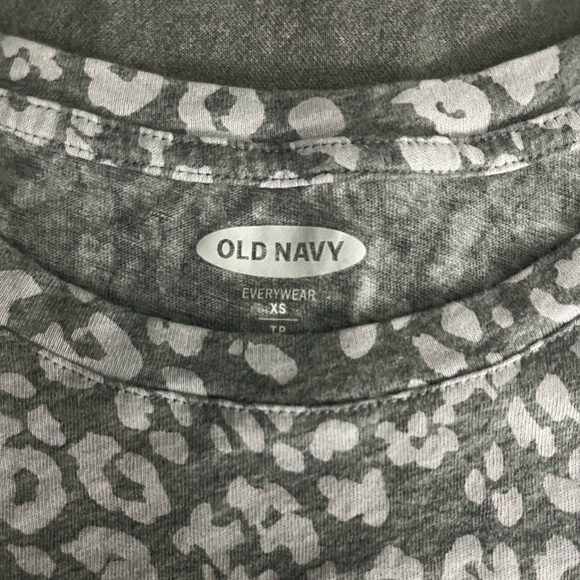 Old Navy Leopard Print Tee - Picture 4 of 5
